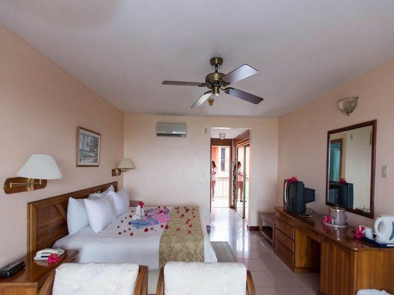 Black Rock Le Grand Courlan Spa Resort Adults Only מראה חיצוני תמונה